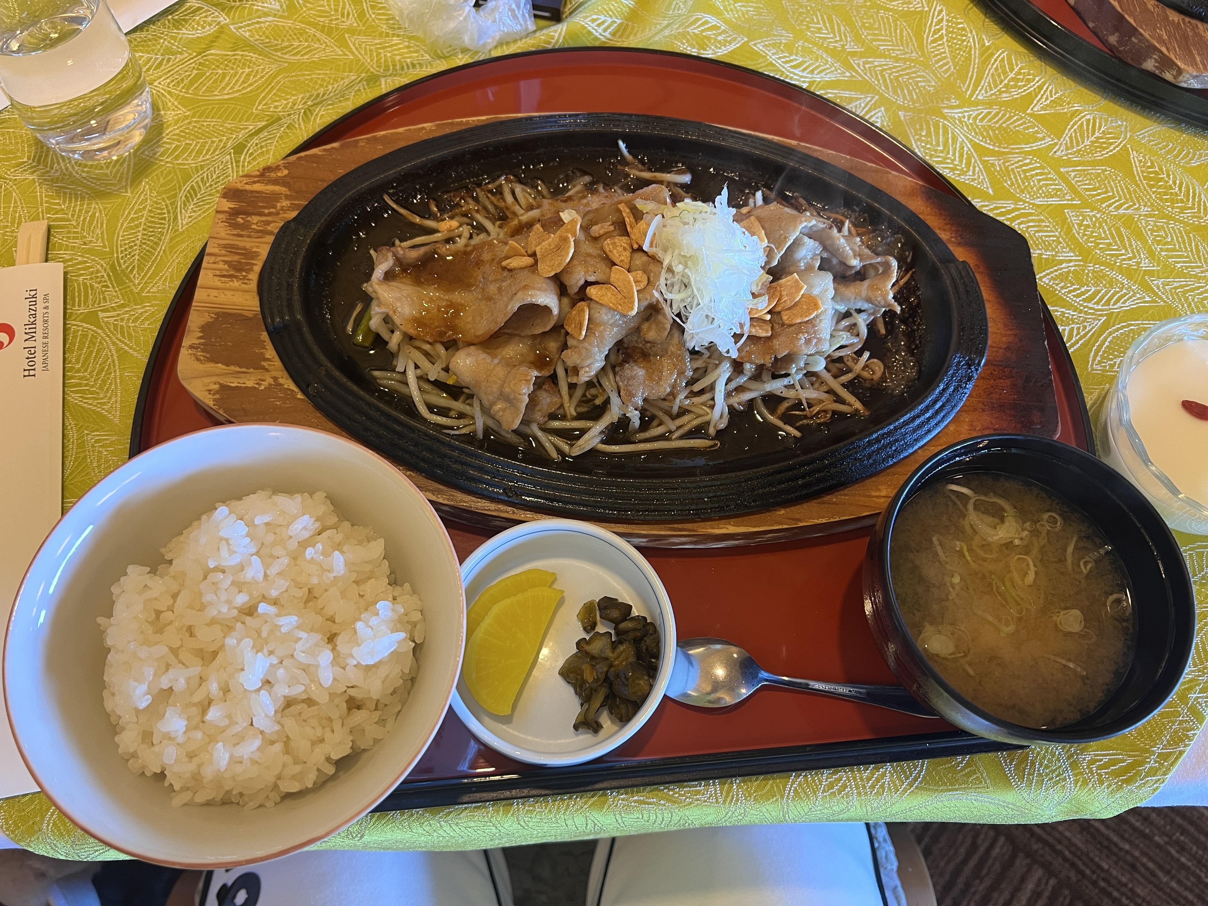 勝浦ゴルフ倶楽部 ランチ 豚肉鉄板焼き定食