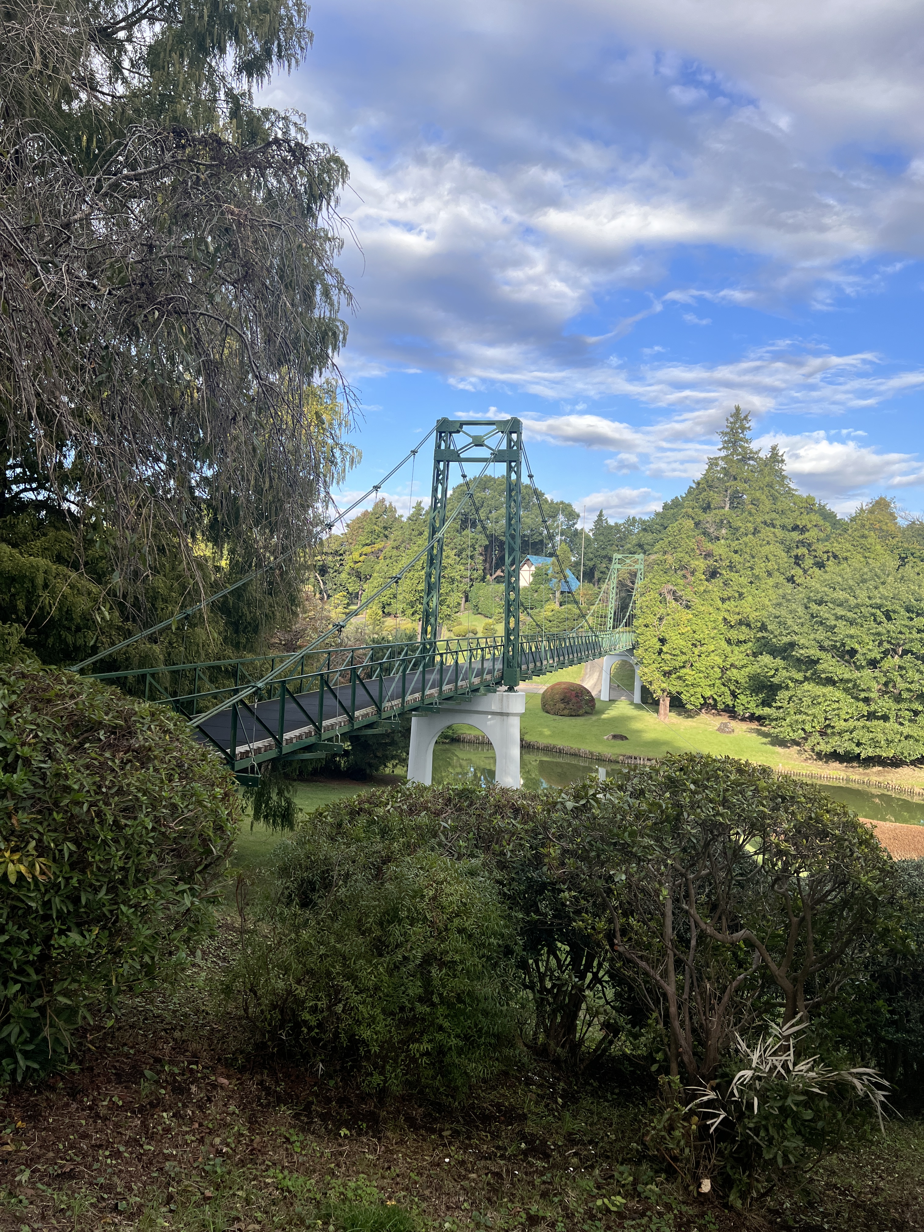 中山カントリークラブ コース内の橋と景観