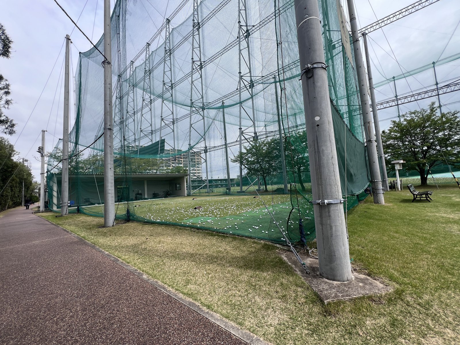 ニューゴルフプラザ幕張のショートレンジ外観