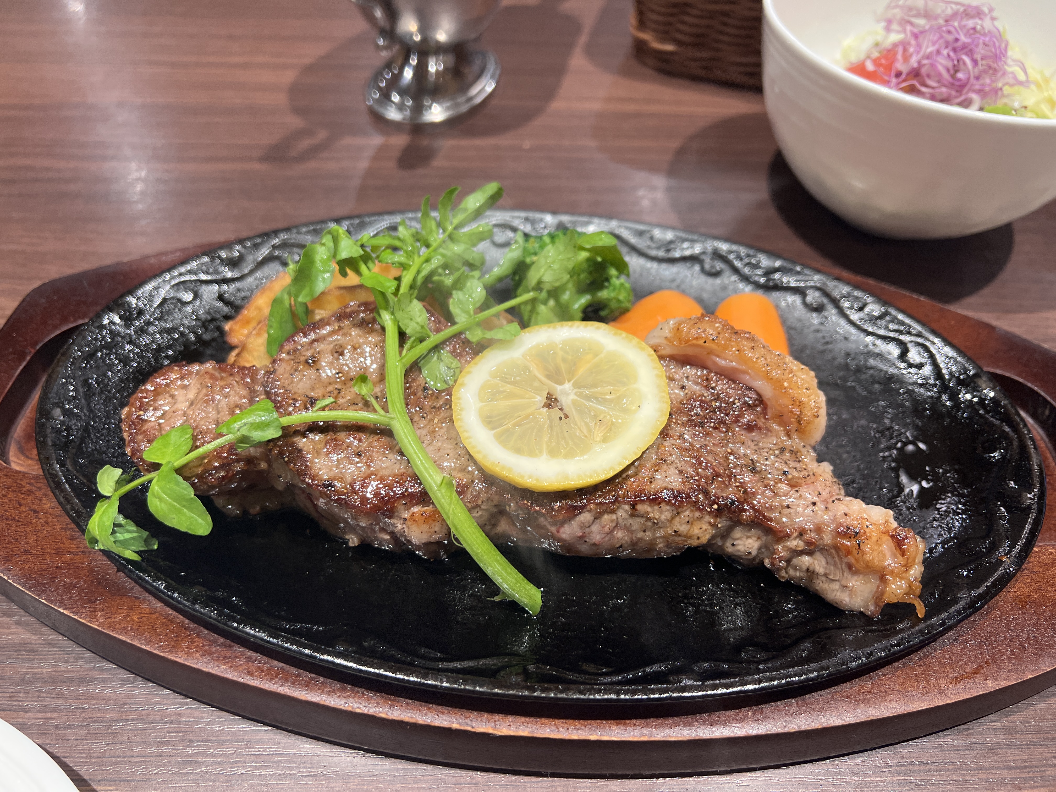 星の宮カントリー倶楽部 レストランの鉄板焼きステーキ