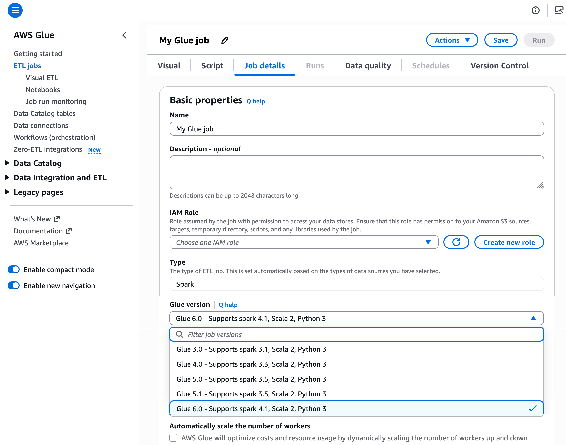 AWS Glueコンソールのジョブ詳細タブ。Glue versionの一覧にGlue 3.0から6.0までと、それぞれのSparkバージョンが並ぶ