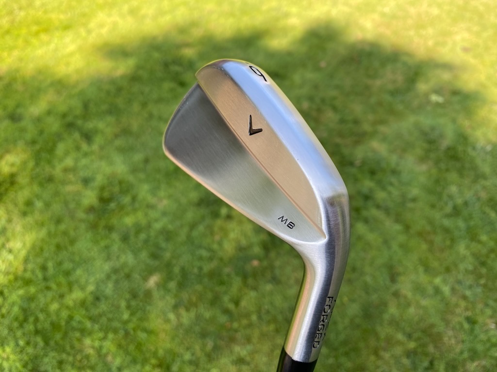 Apex MB Tour Rawのトウ側から見たヘッド形状とホーゼル部の「FORGED」刻印