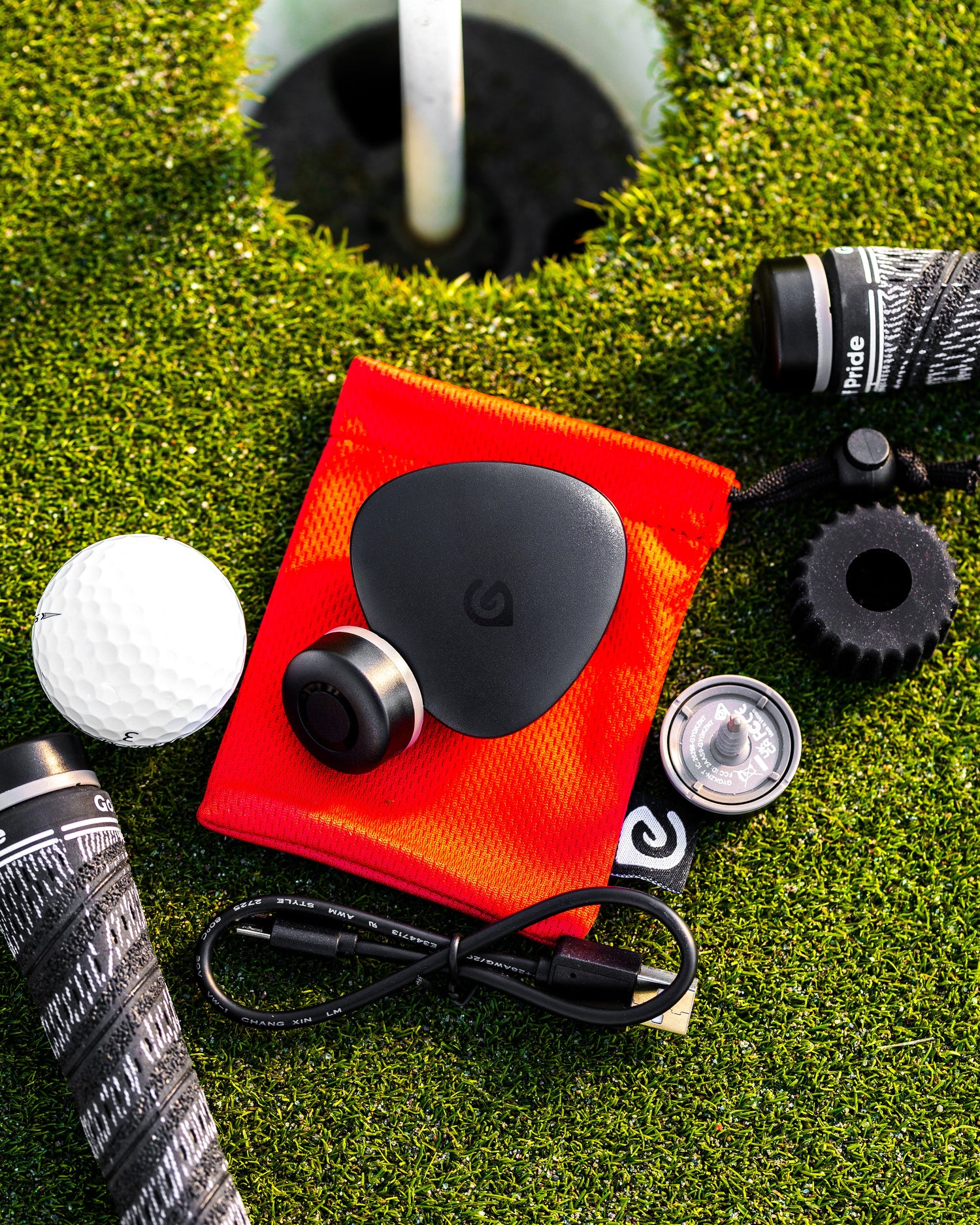 GameGolf KZN AIのクラブ装着センサーとGPSユニットの製品写真