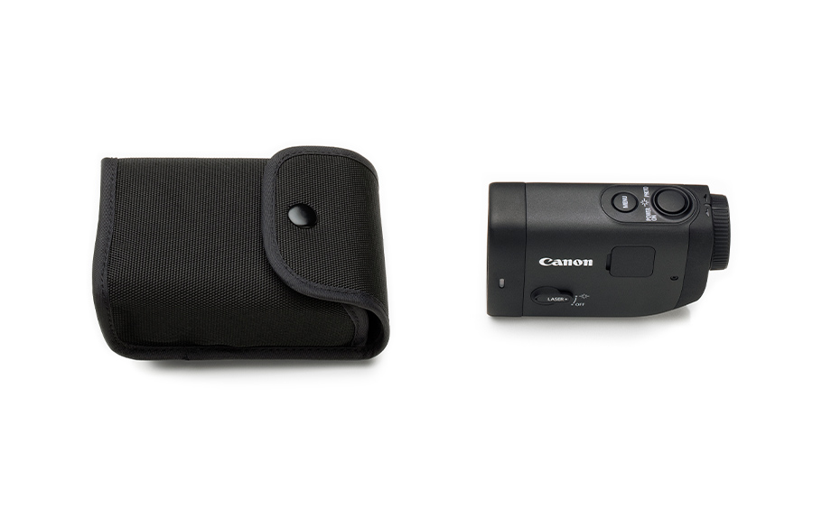 黒い布製のキャリングケースとPowerShot GOLF本体が並んでいる