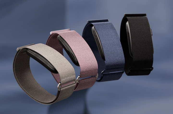 現行のCIRQA Smart Band。画面のないバンド型で4色