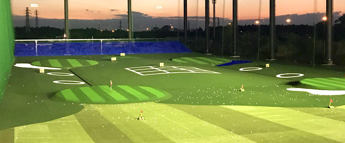 富里インターゴルフ練習場 ターゲットグリーンのあるフェアウェイ（夕景）