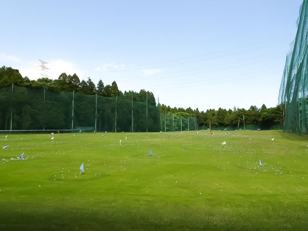 東海ゴルフ練習場 260yd天然芝フェアウェイ