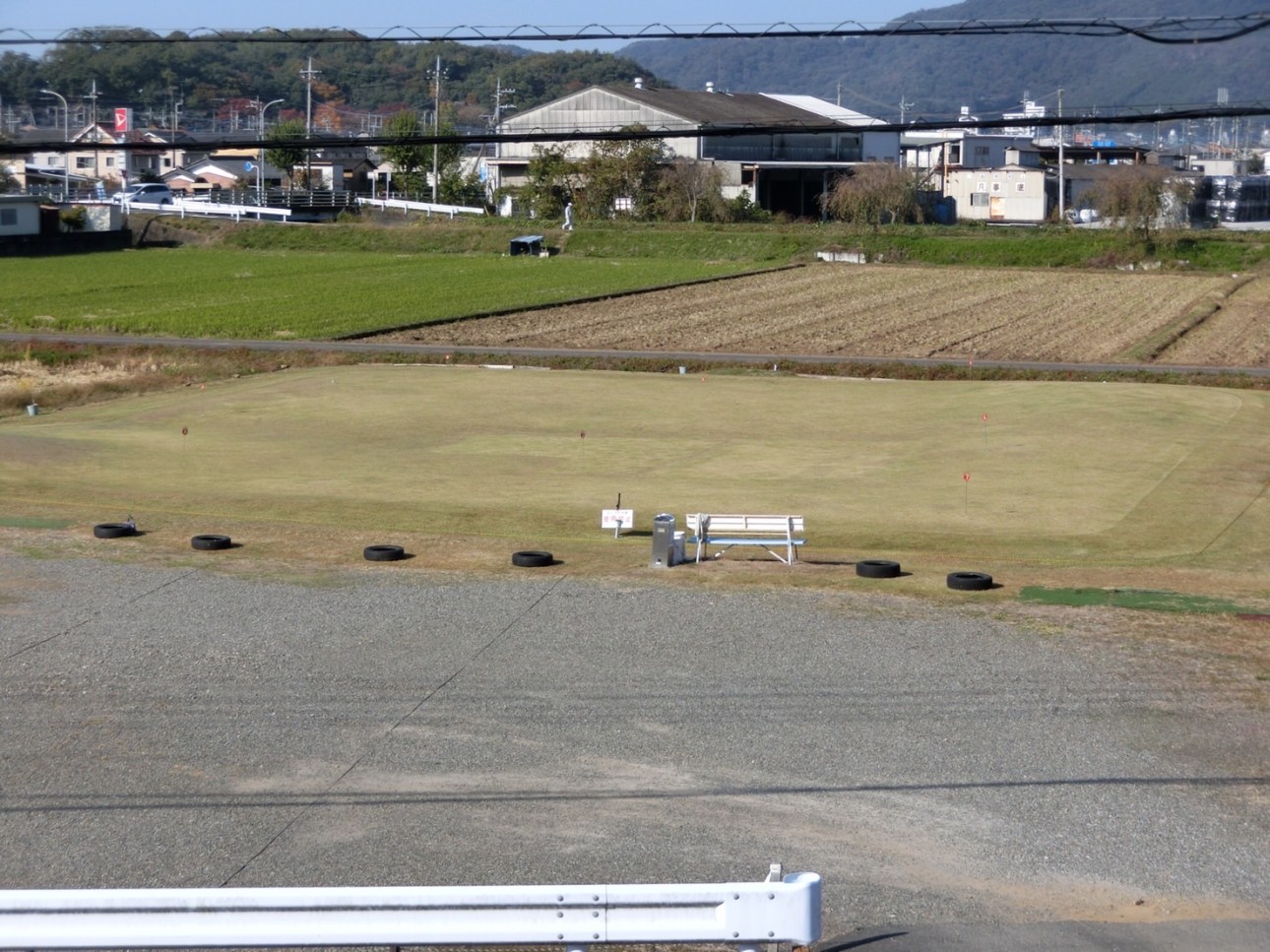 あづまゴルフ練習場 天然芝のアプローチグリーン