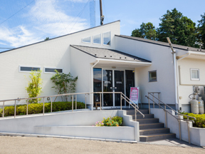 一里山ゴルフセンター クラブハウス外観