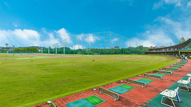 東京サマーランドゴルフ練習場 屋外打席と天然芝レンジ