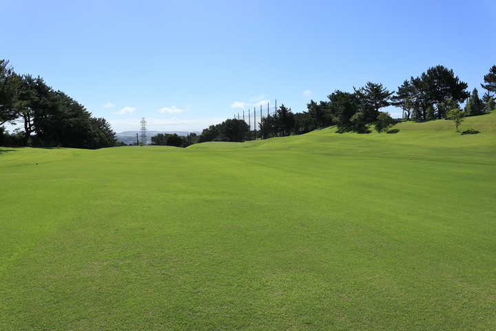 葉山パブリックゴルフコース・練習場 3番ホールのフェアウェイ