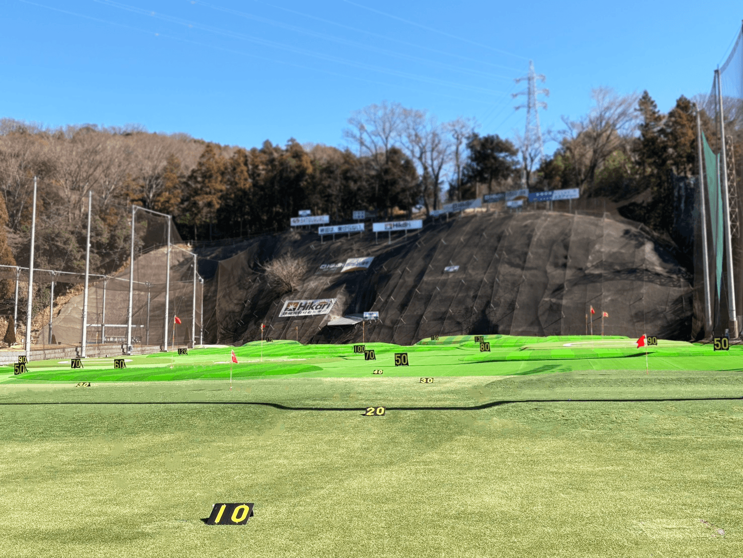 ひかりゴルフパーク 天然芝のアプローチエリアとグリーン