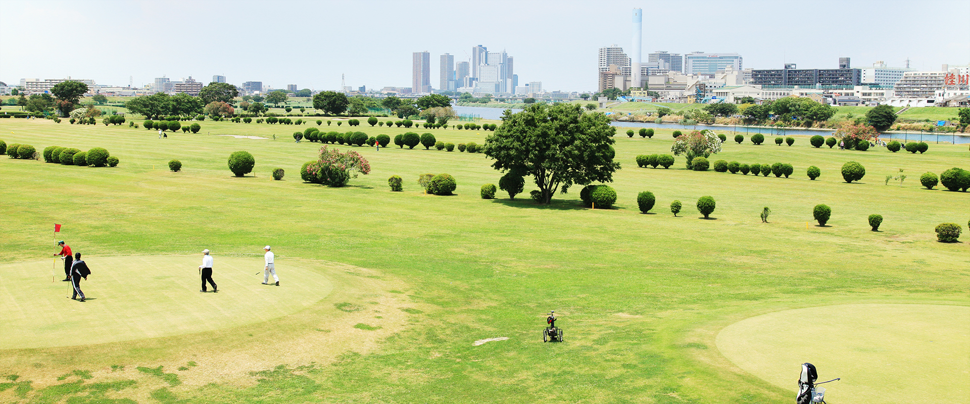 川崎リバーサイドパーク(ゴルフ場) 多摩川河川敷のコース全景