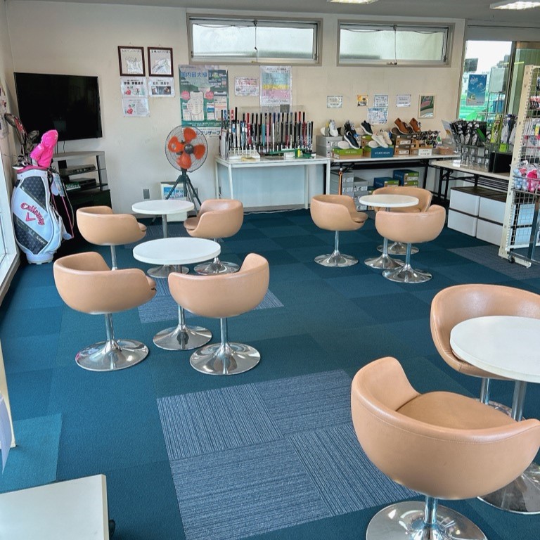 岩槻ファミリーゴルフ クラブハウスの休憩スペース