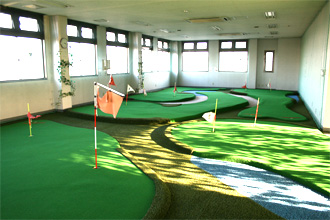 トミーゴルフプラザ 屋内のパター練習場