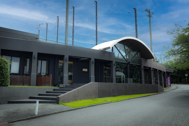 YOKOHAMA SPORTS COMPLEX（旧横浜スポーツマンクラブ） クラブハウス外観