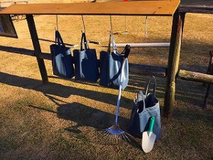 さくらゴルフ倶楽部 アプローチ練習場に置かれた目土袋