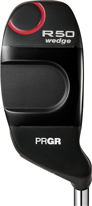 黒いR50 wedgeのヘッドをバック側から見た写真。上部に赤いリングとR50 wedgeの文字、下部にPRGRのロゴがある