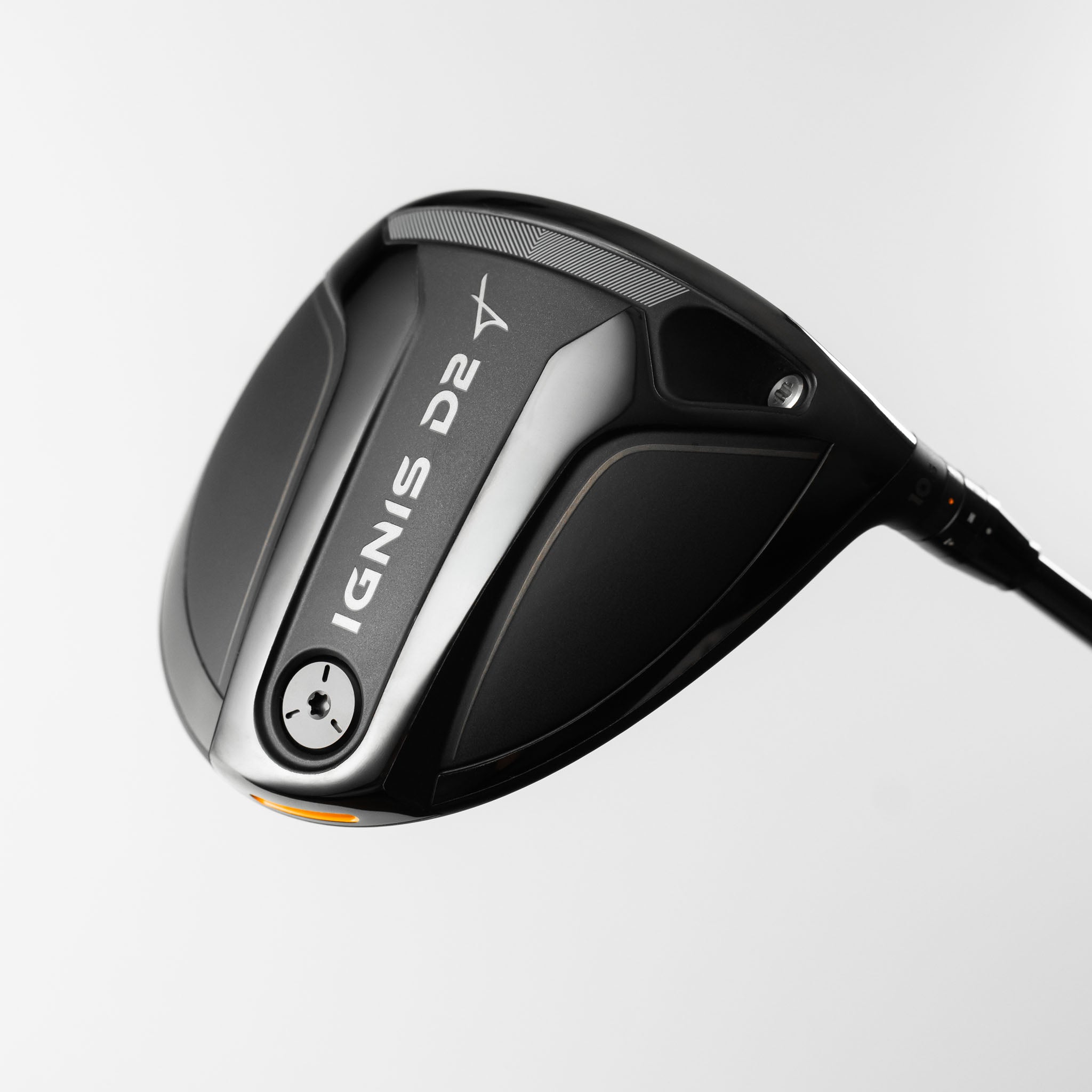 IGNIS D2のソール面。中央にIGNIS D2の文字、後端にウエイトが1つだけ配置されている